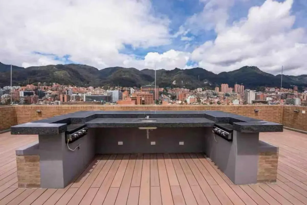 Stylish 1BR apartment with View, Pool & Sauna in Prime Location Bogota